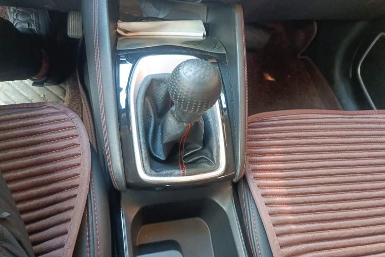 Used Brilliance V3 2017 1.5L Manual Comfort Model Gear Lever