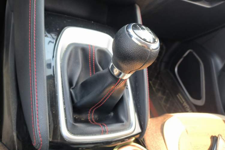 Used Brilliance V3 2017 1.5L Manual Comfort Model Gear Lever
