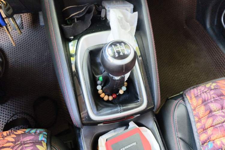 Used Brilliance V3 2017 1.5L Manual Comfort Model Gear Lever