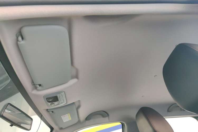 Used Brilliance V3 2017 1.5L Manual Comfort Model Headliner