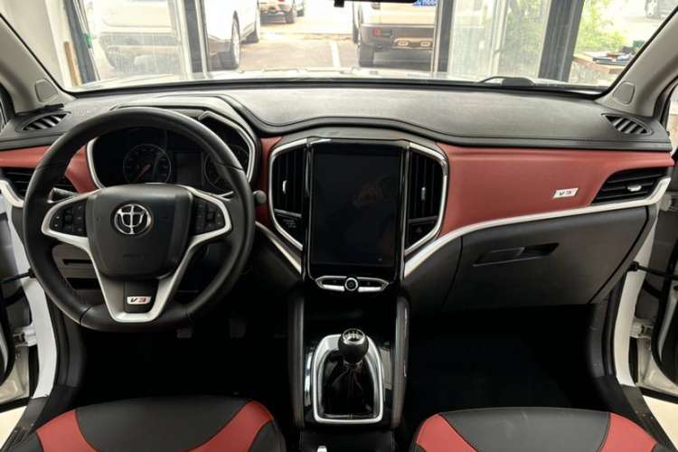 Used Brilliance V3 2017 1.5L Manual Smart Model Interior 1