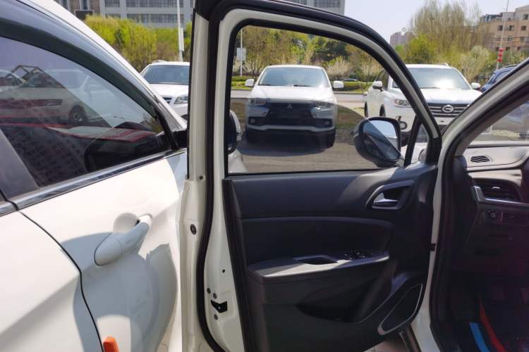 Used Brilliance V3 2017 1.5L Manual Comfort Model Interior 7