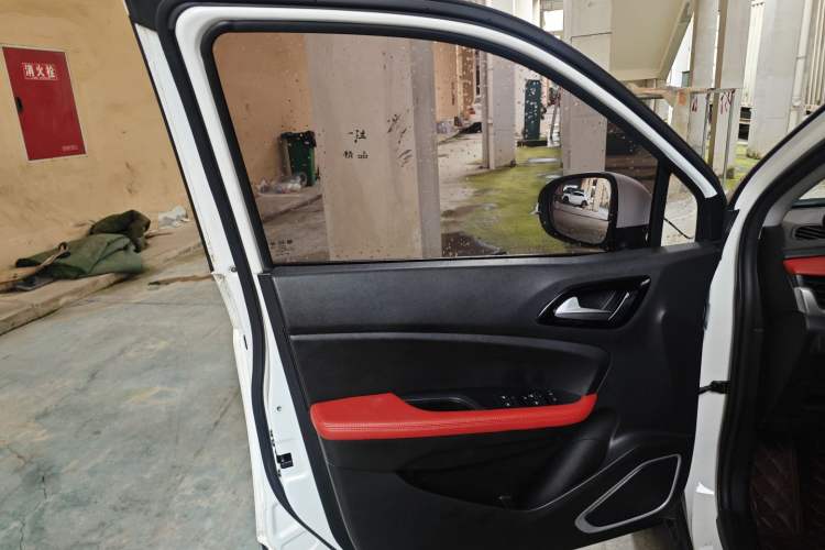Used Brilliance V3 2017 1.5L Automatic Smart Version Left Front Door Interior
