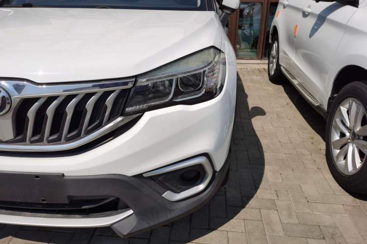 Used Brilliance V3 2017 1.5L Manual Comfort Model Left Front Headlight