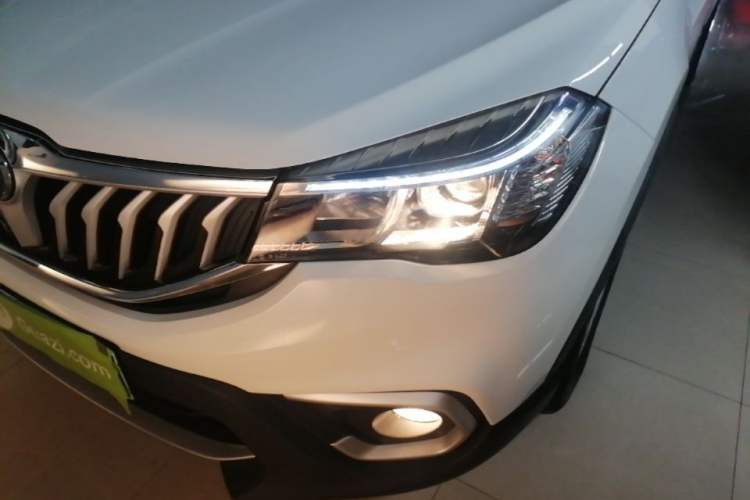 Used Brilliance V3 2017 1.5L Automatic Smart Version Left Front Headlight
