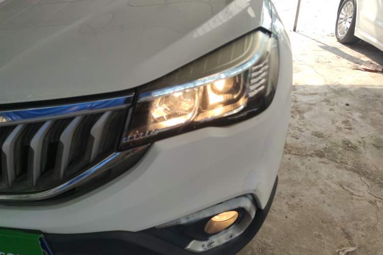 Used Brilliance V3 2017 1.5L Automatic Smart Version Left Front Headlight