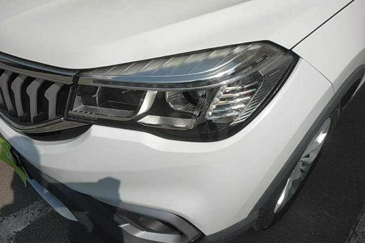 Used Brilliance V3 2017 1.5L Automatic Smart Version Left Front Headlight