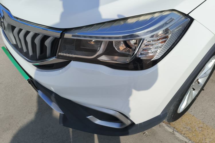Used Brilliance V3 2017 1.5L Automatic Comfort Model Left Front Headlight