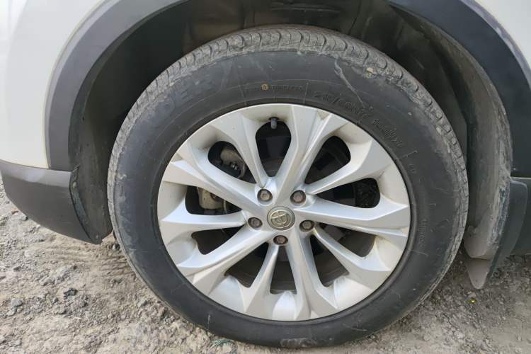 Used Brilliance V3 2017 1.5L Manual Smart Model Left Front Wheel Hub