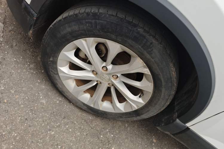 Used Brilliance V3 2017 1.5L Manual Smart Model Left Front Wheel Hub