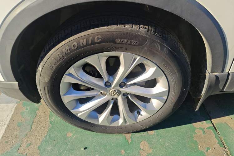 Used Brilliance V3 2017 1.5L Automatic Smart Version Left Front Wheel Hub