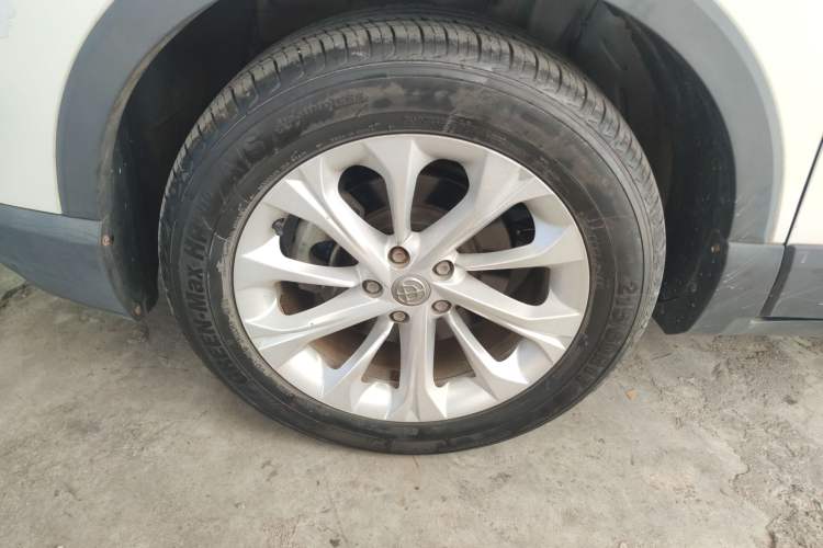 Used Brilliance V3 2017 1.5L Automatic Smart Version Left Front Wheel Hub