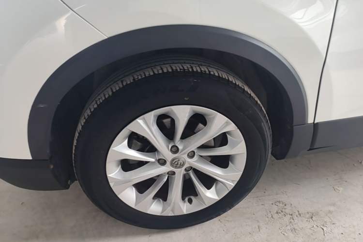 Used Brilliance V3 2017 1.5L Manual Smart Model Left Front Wheel Hub