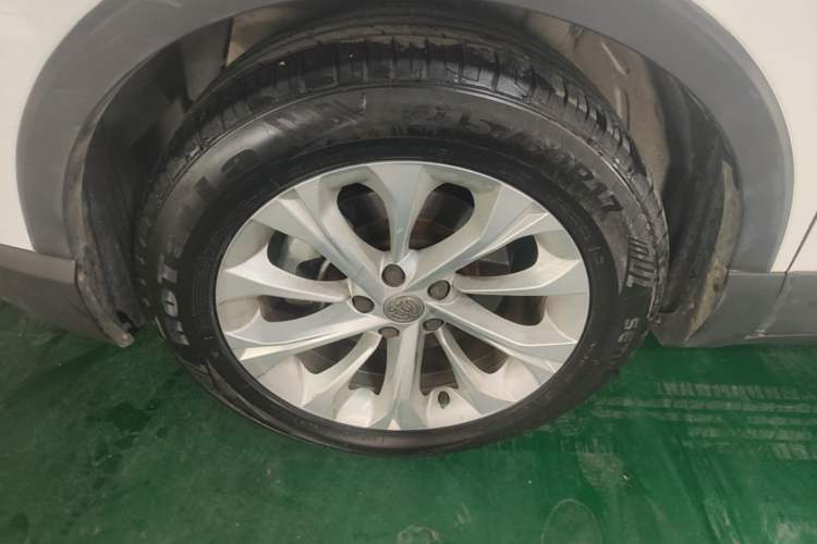 Used Brilliance V3 2017 1.5L Manual Smart Model Left Front Wheel Hub