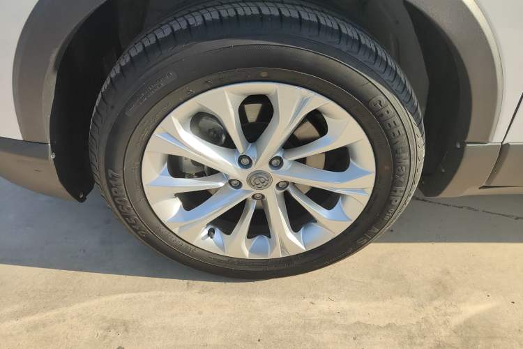 Used Brilliance V3 2017 1.5L Manual Comfort Model Left Front Wheel Hub