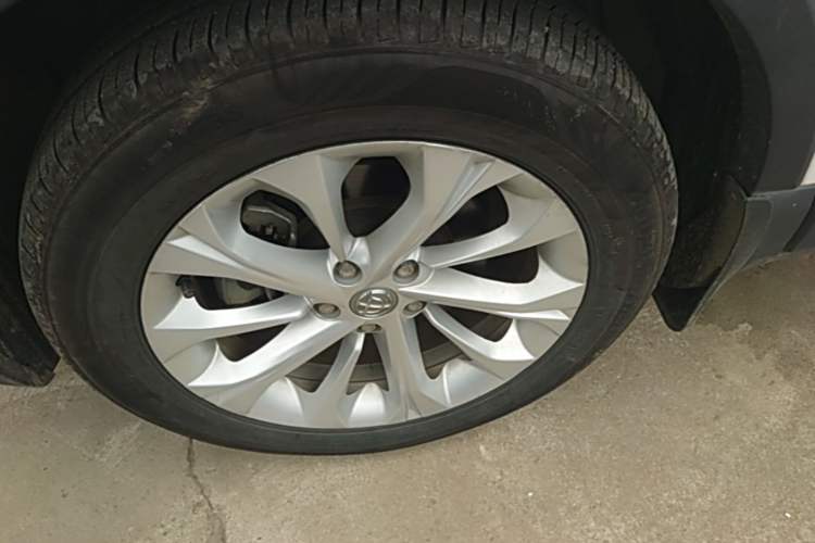 Used Brilliance V3 2017 1.5L Manual Comfort Model Left Front Wheel Hub
