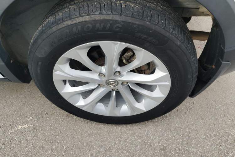 Used Brilliance V3 2017 1.5L Manual Smart Model Left Rear Wheel Hub