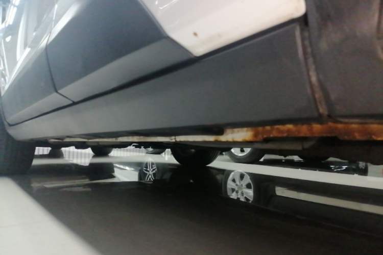 Used Brilliance V3 2017 1.5L Automatic Smart Version Left Side Sill