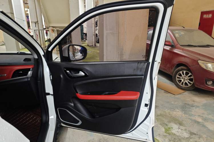 Used Brilliance V3 2017 1.5L Automatic Smart Version Right Front Door Interior