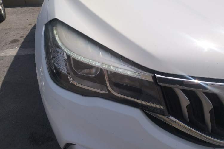 Used Brilliance V3 2017 1.5L Manual Comfort Model Right Front Headlight