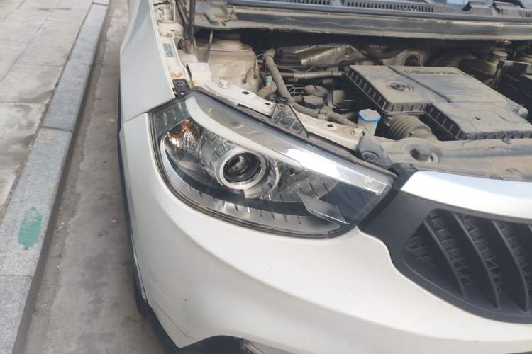 Used Brilliance V3 2017 1.5L Manual Comfort Model Right Front Headlight