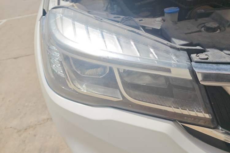 Used Brilliance V3 2017 1.5L Automatic Comfort Model Right Front Headlight