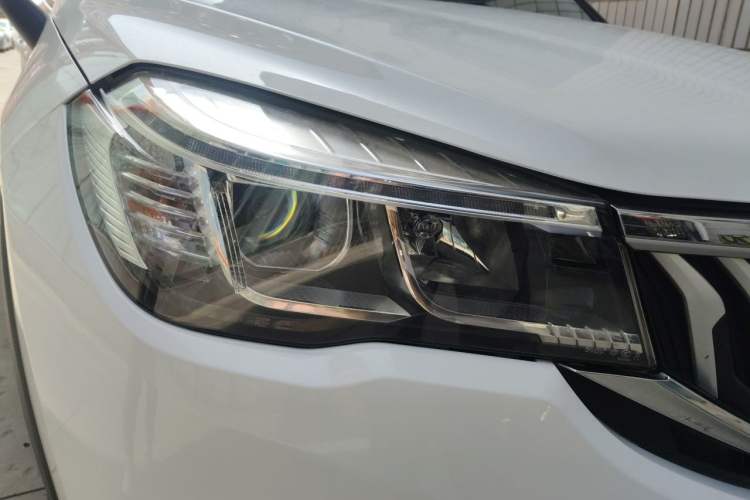 Used Brilliance V3 2017 1.5L Automatic Smart Version Right Front Headlight