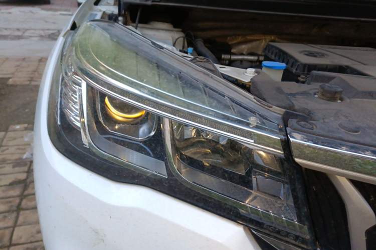 Used Brilliance V3 2017 1.5L Manual Comfort Model Right Front Headlight