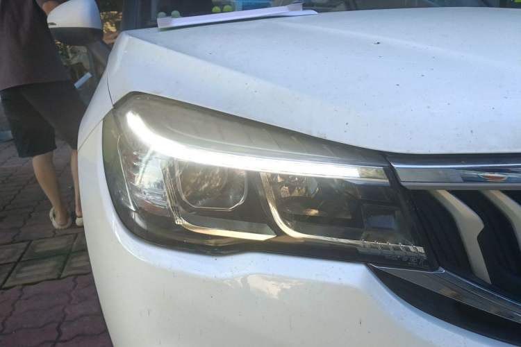 Used Brilliance V3 2017 1.5L Automatic Smart Version Right Front Headlight