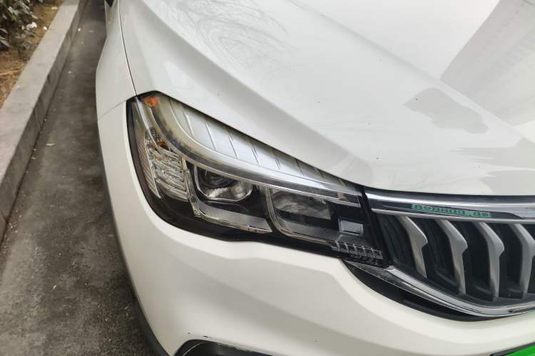 Used Brilliance V3 2017 1.5L Manual Comfort Model Right Front Headlight