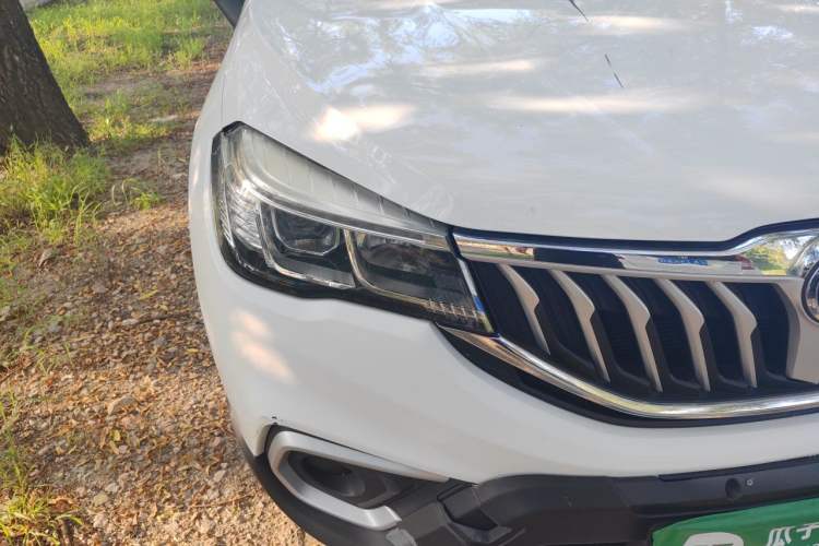Used Brilliance V3 2017 1.5L Manual Base Version Right Front Headlight