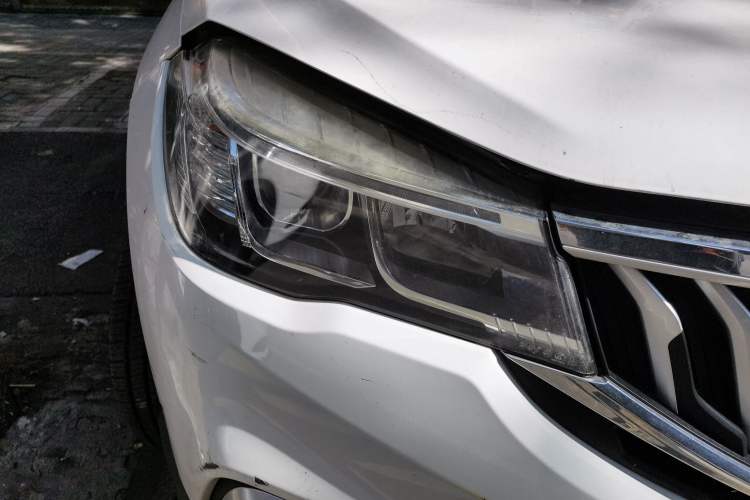 Used Brilliance V3 2017 1.5T Automatic Flagship Model Right Front Headlight