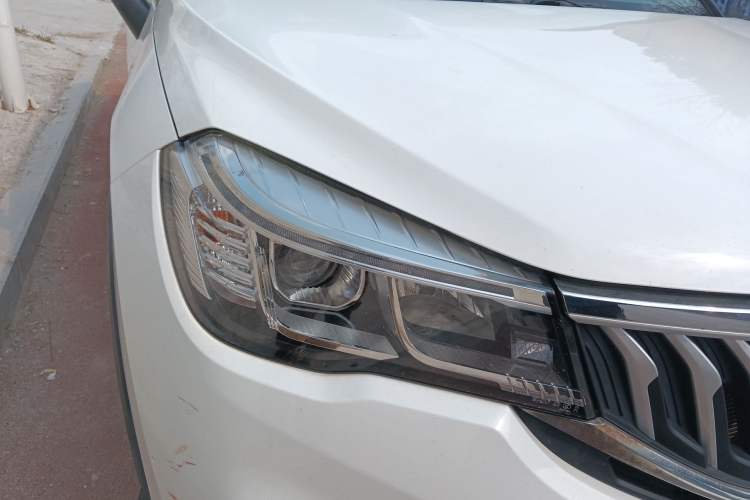 Used Brilliance V3 2017 1.5L Manual Comfort Model Right Front Headlight