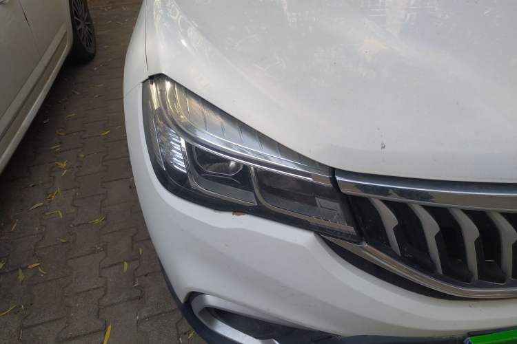 Used Brilliance V3 2017 1.5L Automatic Comfort Model Right Front Headlight