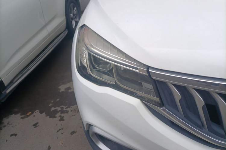 Used Brilliance V3 2017 1.5L Manual Comfort Model Right Front Headlight