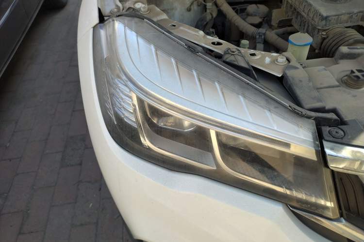 Used Brilliance V3 2017 1.5L Manual Smart Model Right Front Headlight