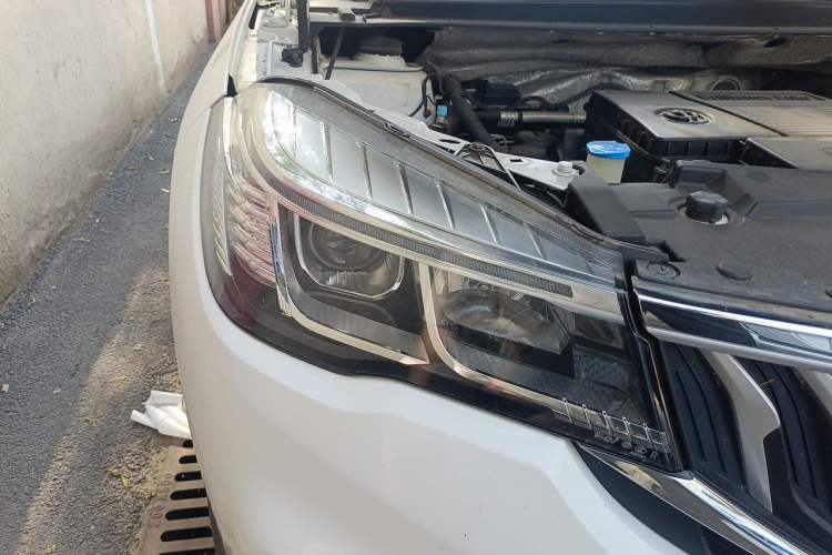 Used Brilliance V3 2017 1.5L Manual Comfort Model Right Front Headlight