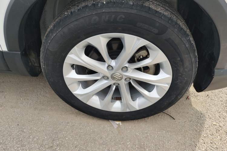 Used Brilliance V3 2017 1.5L Manual Smart Model Right Front Wheel Hub
