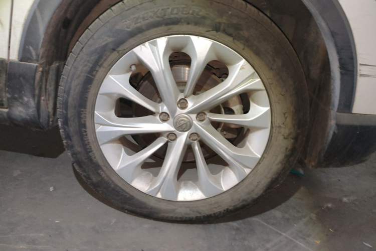 Used Brilliance V3 2017 1.5L Manual Smart Model Right Front Wheel Hub