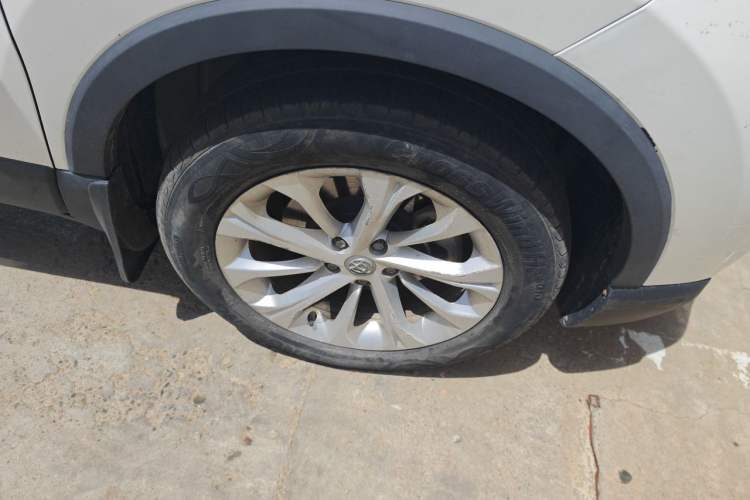 Used Brilliance V3 2017 1.5L Automatic Comfort Model Right Front Wheel Hub