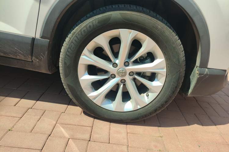 Used Brilliance V3 2017 1.5L Automatic Smart Version Right Front Wheel Hub