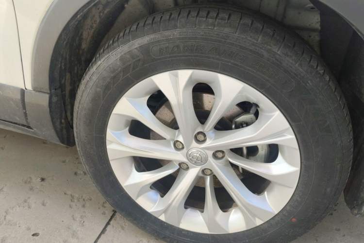 Used Brilliance V3 2017 1.5L Automatic Smart Version Right Front Wheel Hub