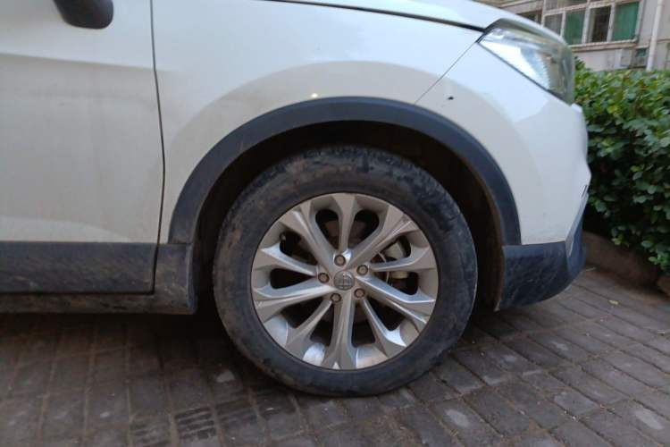 Used Brilliance V3 2017 1.5L Manual Comfort Model Right Front Wheel Hub