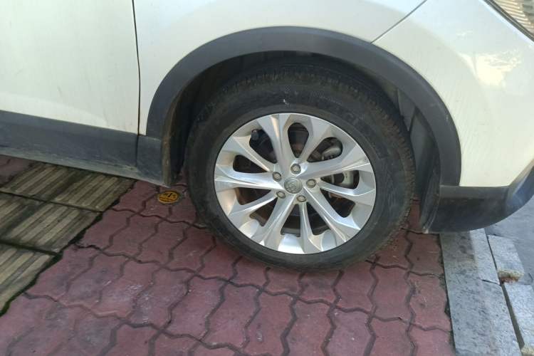 Used Brilliance V3 2017 1.5L Automatic Smart Version Right Front Wheel Hub