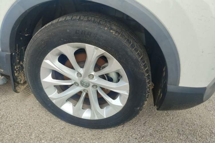 Used Brilliance V3 2017 1.5L Manual Smart Model Right Front Wheel Hub