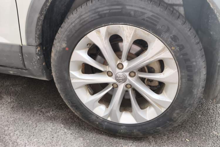 Used Brilliance V3 2017 1.5L Manual Comfort Model Right Front Wheel Hub