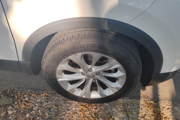 Used Brilliance V3 2017 1.5L Manual Base Version Right Front Wheel Hub