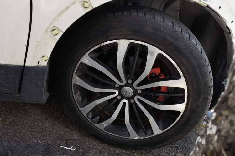 Used Brilliance V3 2017 1.5T Automatic Flagship Model Right Front Wheel Hub