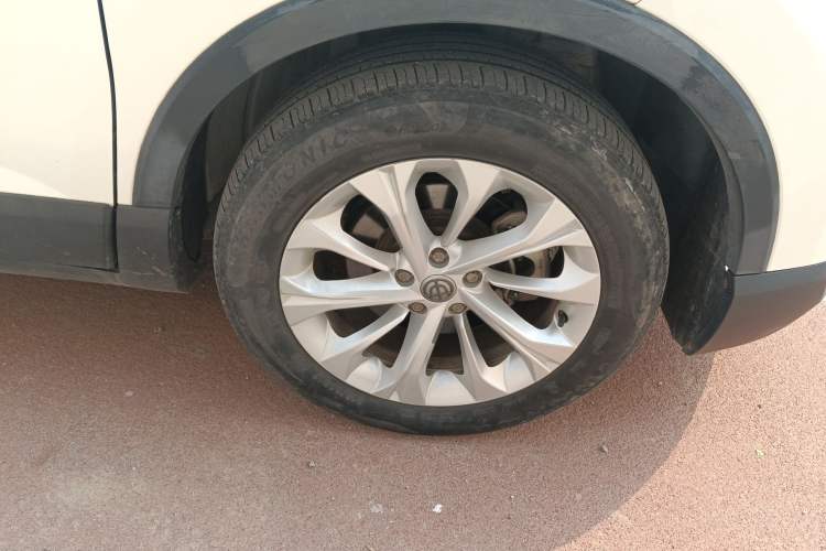 Used Brilliance V3 2017 1.5L Manual Comfort Model Right Front Wheel Hub