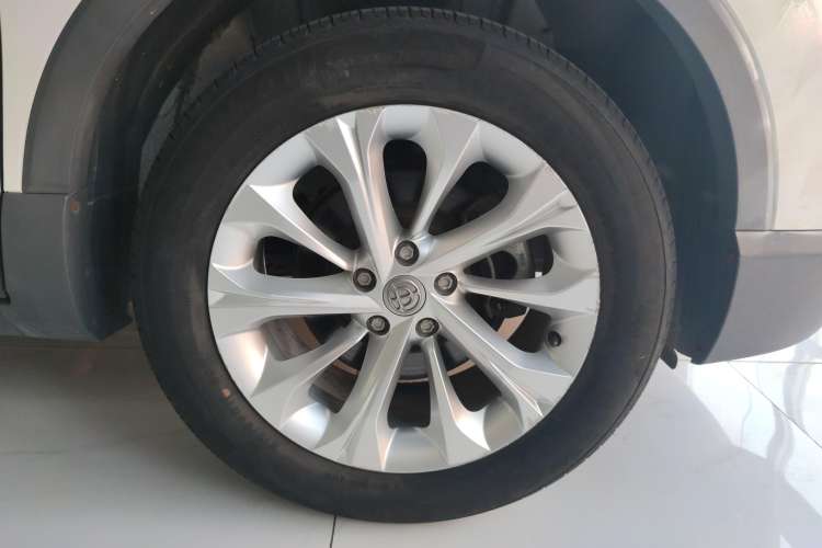 Used Brilliance V3 2017 1.5L Manual Comfort Model Right Front Wheel Hub